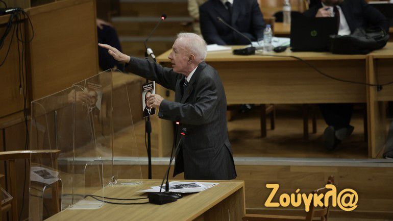 Προκλητικότατος ο Κώστας Πλεύρης επανέλαβε τον ναζιστικό χαιρετισμό στο Εφετείο